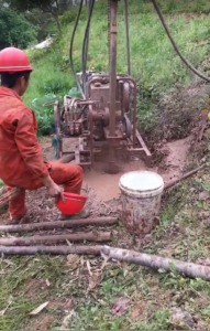 SDZ-60全液壓風(fēng)動(dòng)山地輕便鉆機(jī)現(xiàn)場(chǎng)施工5